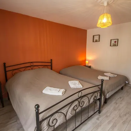 Les Touristique Julea לינה וארוחת בוקר