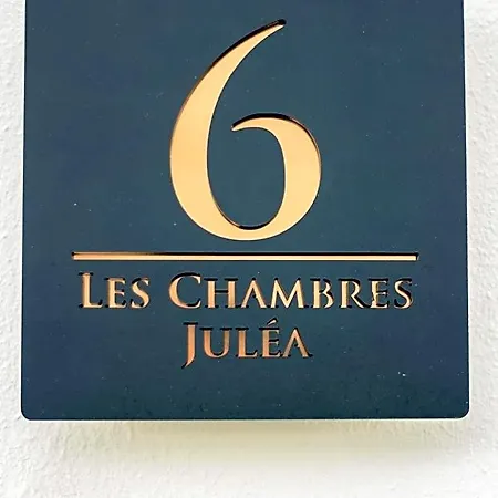 Les Touristique Julea Bed & Breakfast 3*